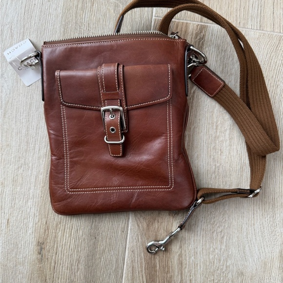 Coach Hampton Swing Pack - Picture 2 of 8